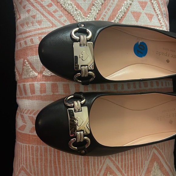 Kate Spade - New Flats size 10 Black. Casual detailed Symbol on front - Picture 4 of 4